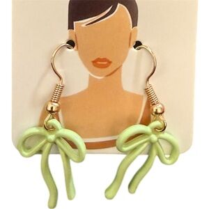 🎀 Light Green Bow Drop Earrings